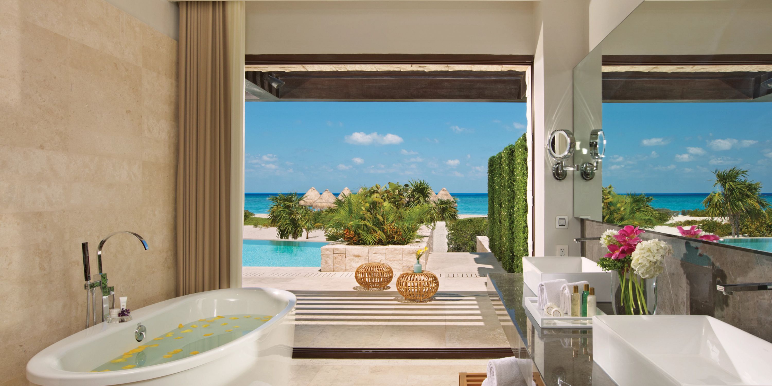 Dreams Playa Mujeres Swim Out Tub